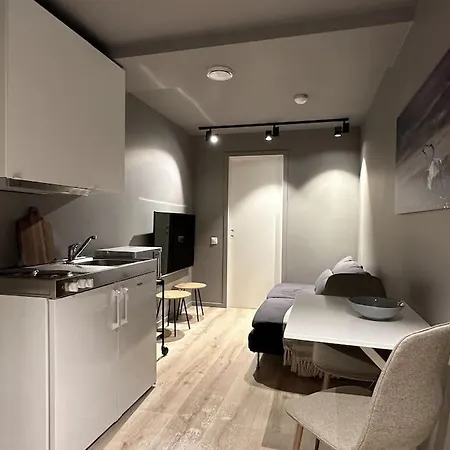 Staying, Apt. 2